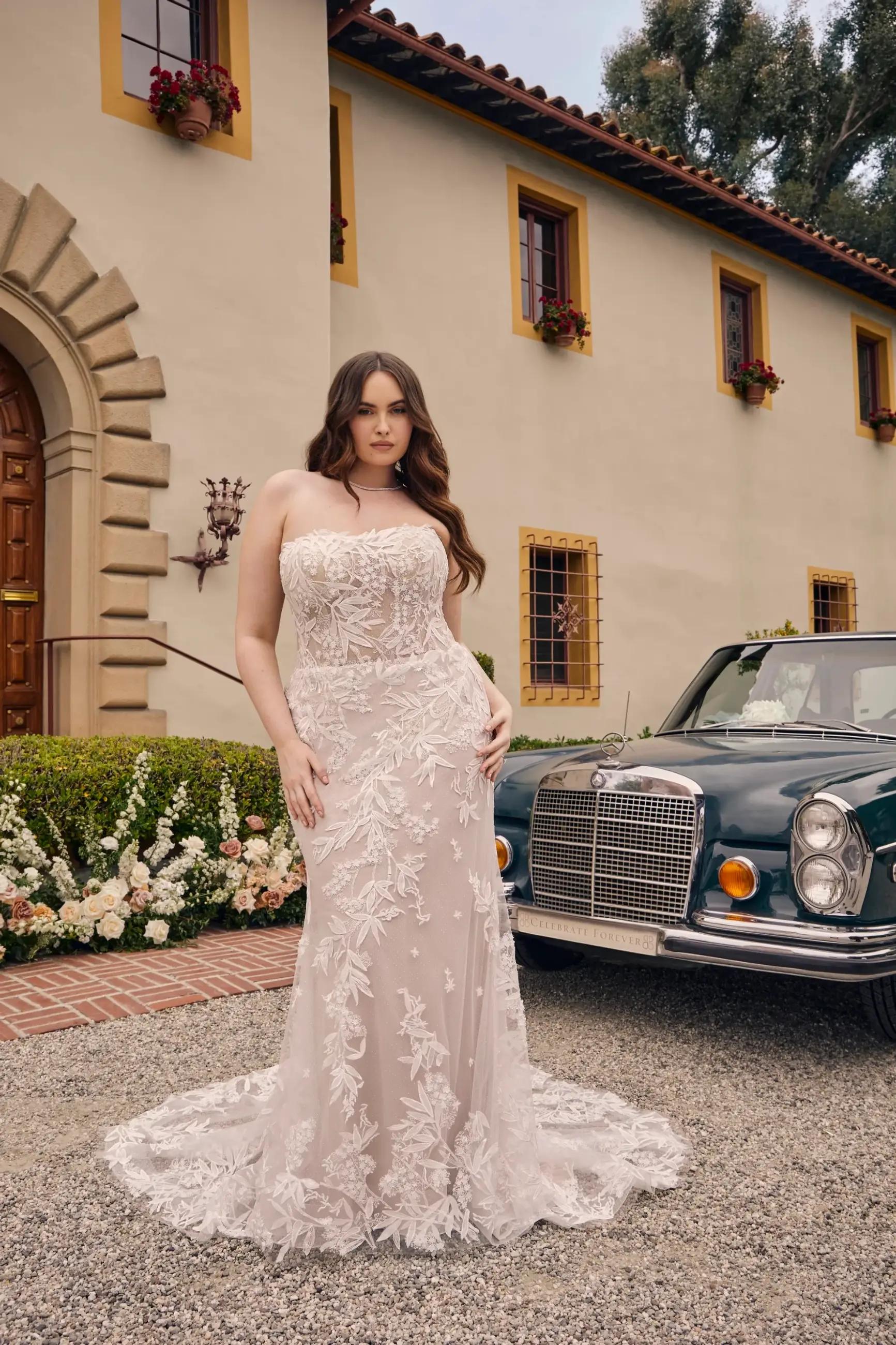 Curvy Bridal Fashion Trends: What&#39;s In for the Modern Plus-Size Bride Image